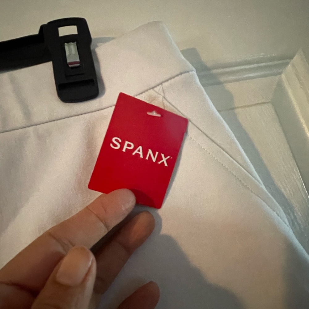 Spanx White Shorts - Picture 11 of 11